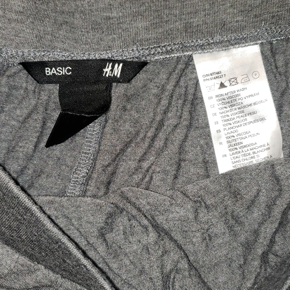 H&M Basic Skirt - Picture 3 of 3